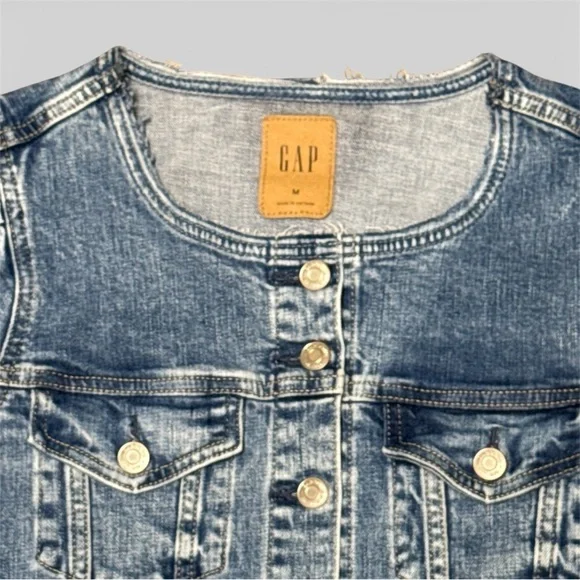 GAP Women’s Collarless Frayed Icon Cropped Denim Jean Jacket Size Medium - Picture 5 of 11